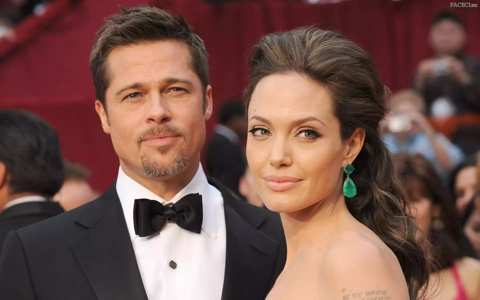 Angelina Jolie, Muszka, Para, Brad Pitt. Kolczyk